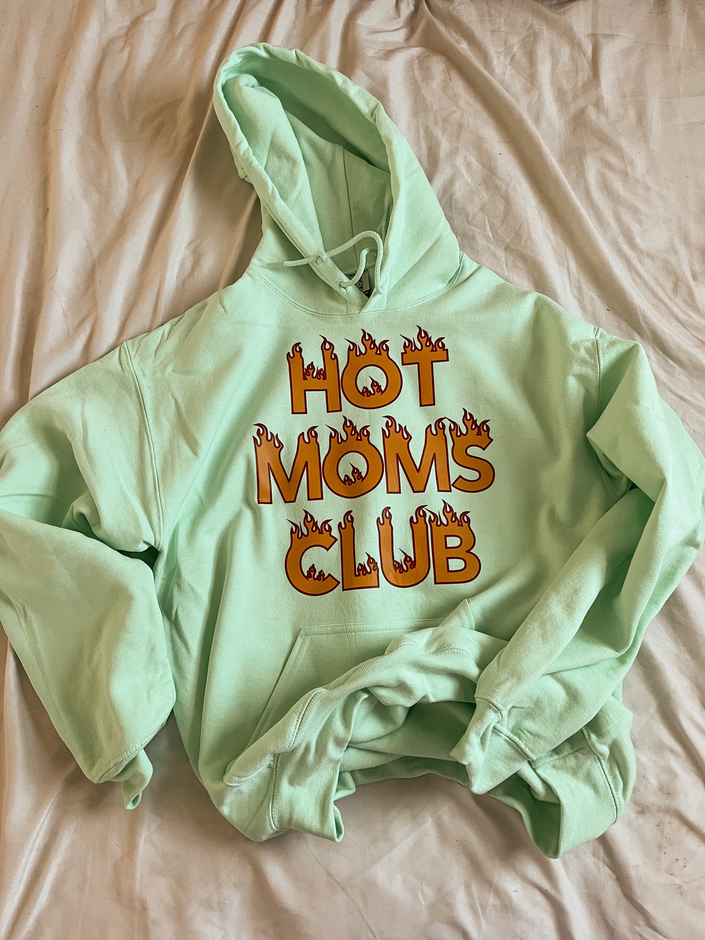 Hot Moms Club | HOODIE